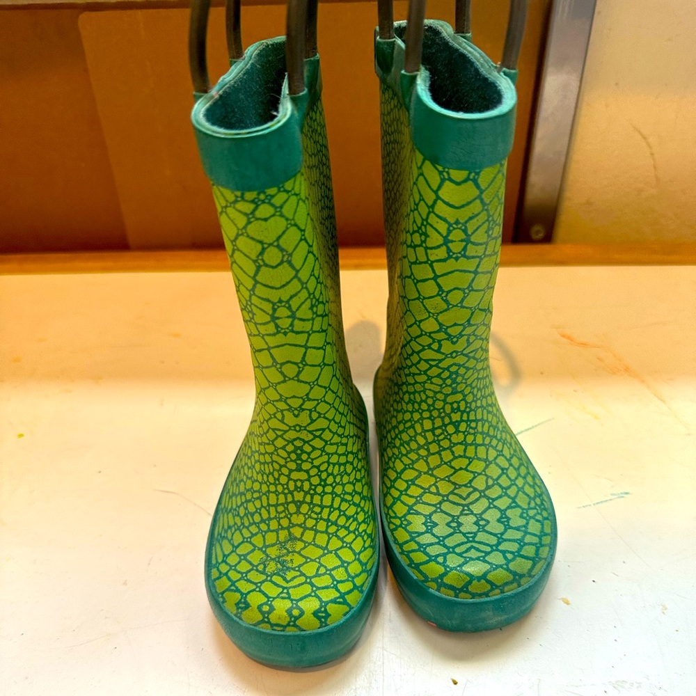 Dragon rain boots!!! 5